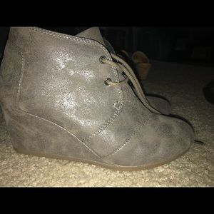 Taking best offers .. comfy toms wedges worn once
